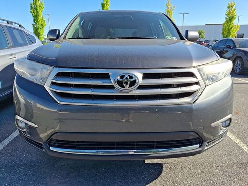 Used 2013 Toyota Highlander Plus AWD/4WD image 2