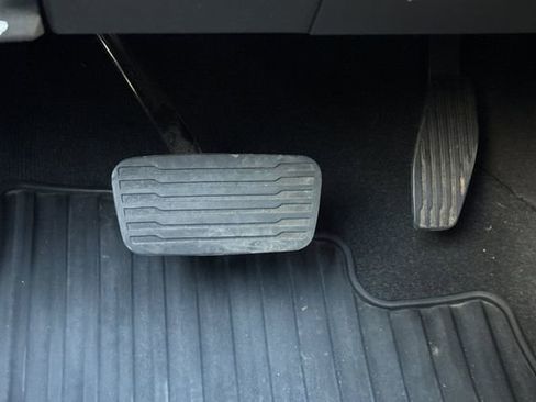 Used 2025 Chevrolet Silverado 2500 LT w/ Convenience Package image 41