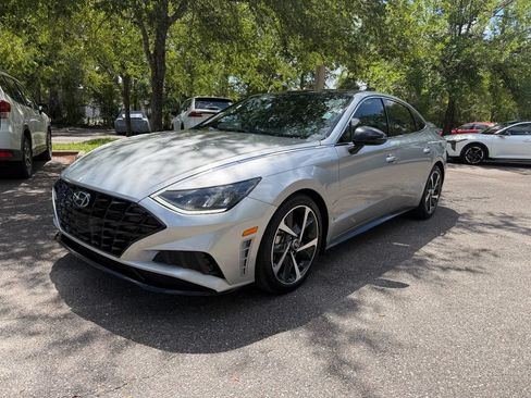 Used 2022 Hyundai Sonata SEL Plus w/ Winter Weather Package FWD image 3