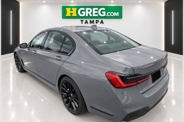 Used 2022 BMW 740i w/ M Sport Package RWD image 2