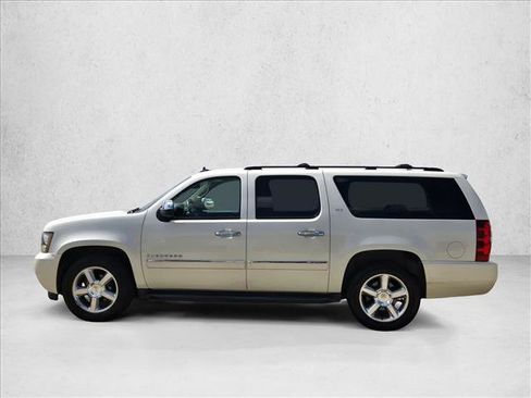 Used 2014 Chevrolet Suburban LTZ image 8