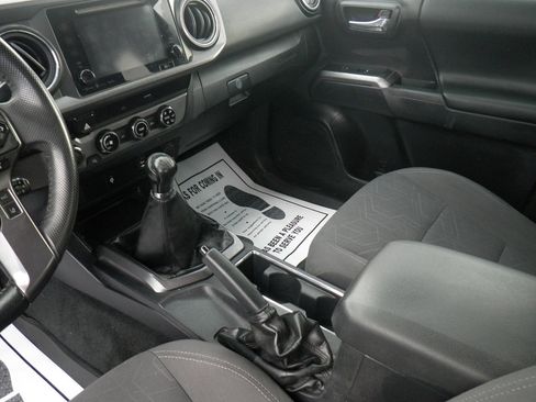 Used 2018 Toyota Tacoma TRD Sport image 21