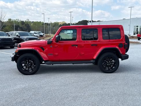 Used 2025 Jeep Wrangler Unlimited Sahara image 4