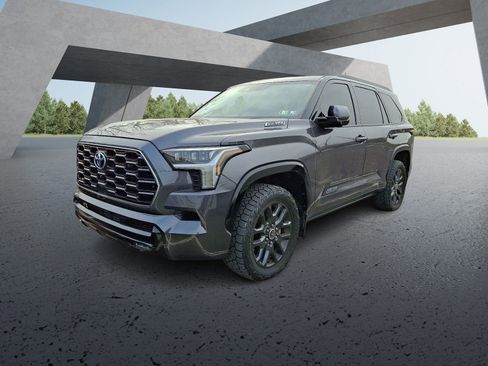 Used 2023 Toyota Sequoia Platinum image 2