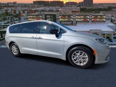 Used 2024 Chrysler Pacifica Touring-L