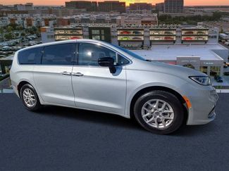 Used 2024 Chrysler Pacifica Touring-L video 1