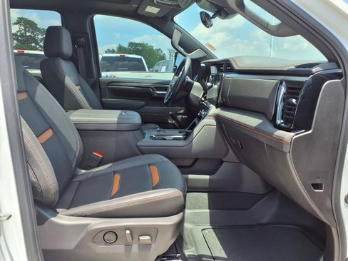 Used 2024 GMC Sierra 2500 AT4 w/ AT4 Premium Plus Package AWD/4WD image 18