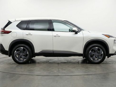 Used 2025 Nissan Rogue SV image 11