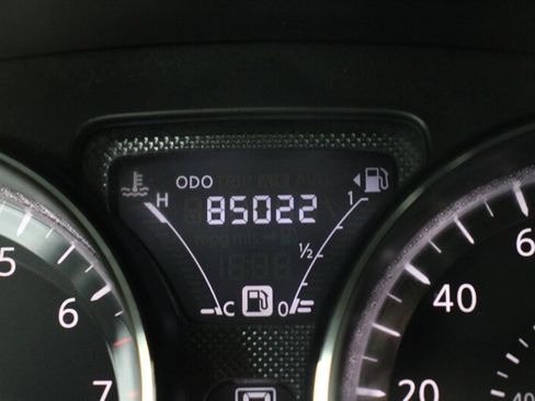 Used 2015 Nissan Versa SV image 7