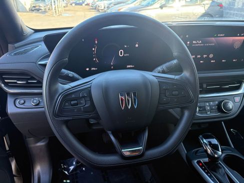 Used 2025 Buick Envista Preferred image 27