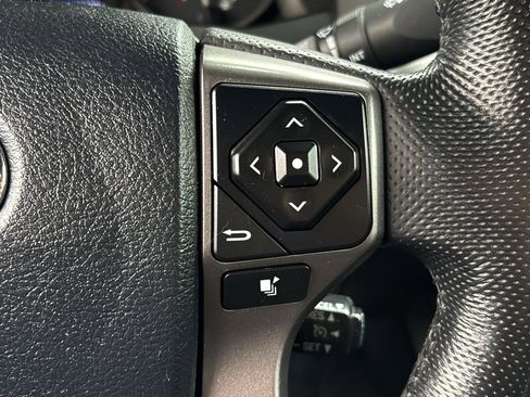 Used 2016 Toyota Tacoma Limited image 18