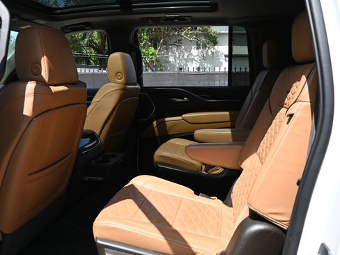 Used 2021 Cadillac Escalade ESV Sport AWD/4WD image 18
