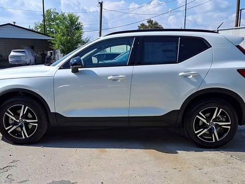 New 2026 Volvo XC40 B5 Core w/ Climate Package image 9