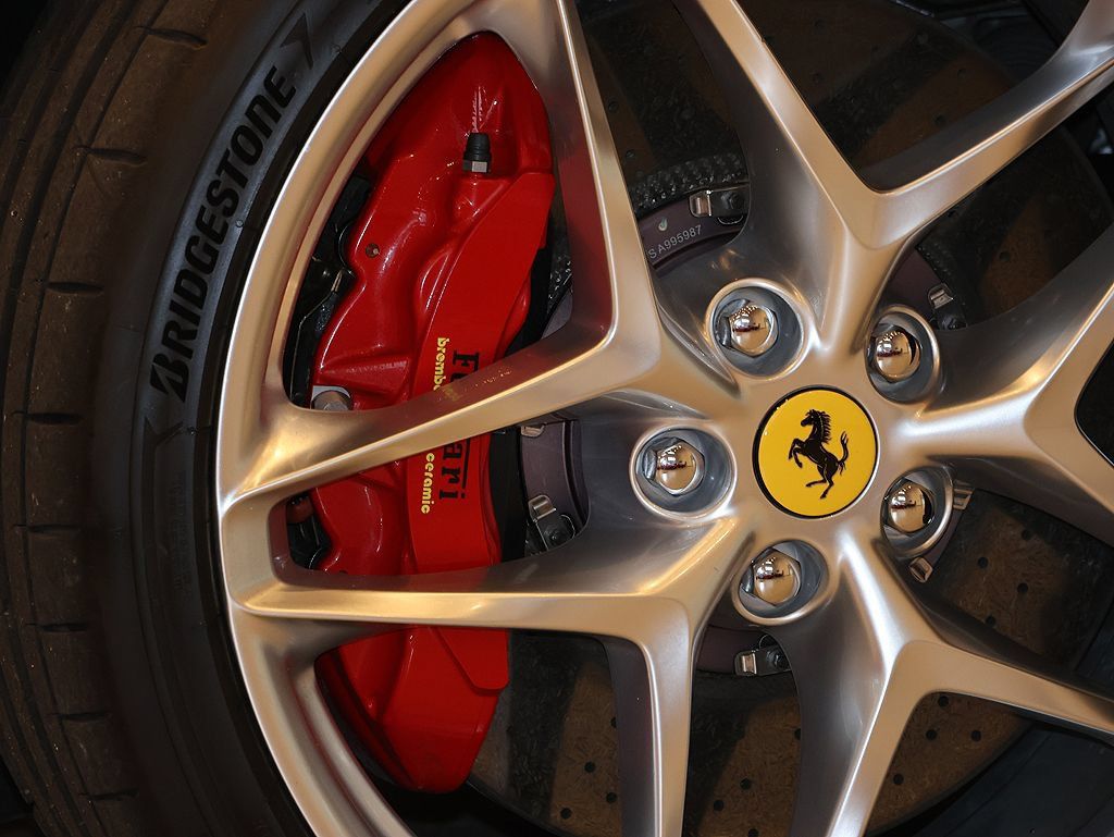 Certified 2025 Ferrari Roma Spider RWD image 8