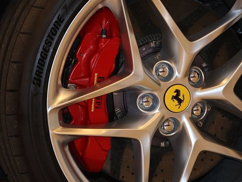 Certified 2025 Ferrari Roma Spider RWD image 8