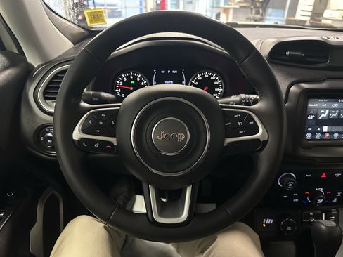 Used 2018 Jeep Renegade Latitude image 9