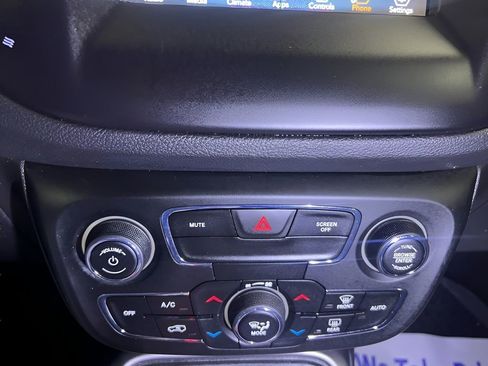 Used 2018 Jeep Compass Latitude w/ Popular Equipment Group AWD/4WD image 26