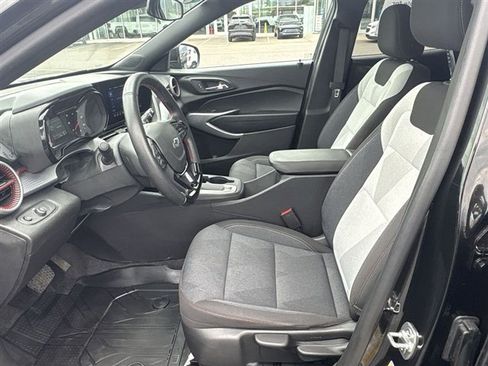 Used 2024 Chevrolet Trax RS w/ Sunroof Package FWD image 18