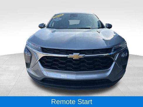 Used 2024 Chevrolet Trax LS w/ LS Convenience Package FWD image 5