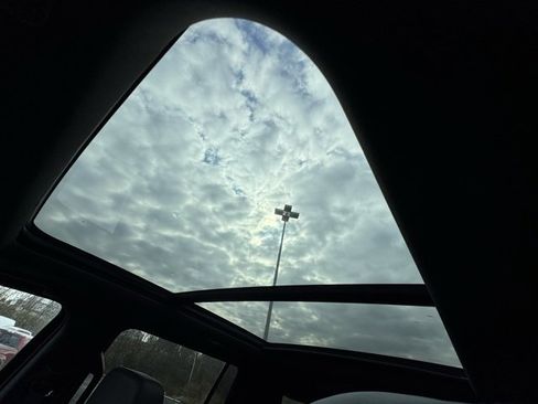 Used 2024 Chevrolet Suburban LT w/ LT Signature Plus Package image 38