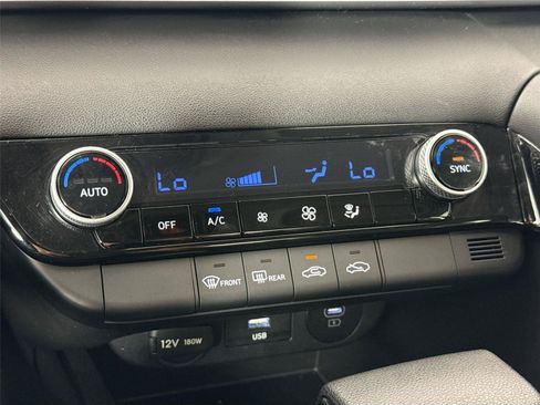 Used 2025 Hyundai Elantra Hybrid FWD image 21