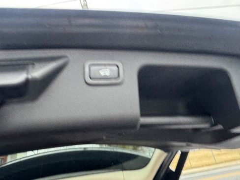 Used 2019 Land Rover Discovery Sport HSE Luxury image 32