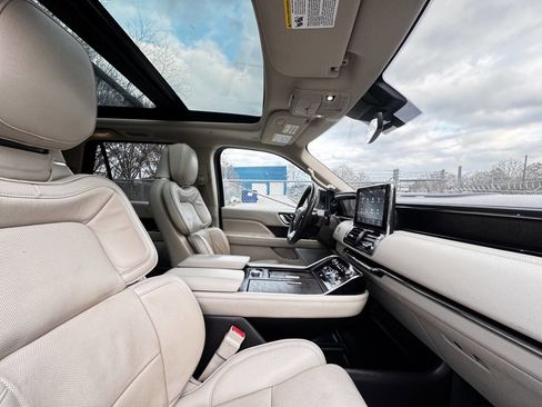 Used 2018 Lincoln Navigator Reserve w/ Technology Package image 10