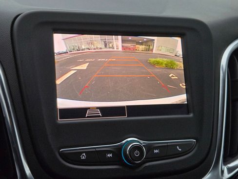 Used 2022 Chevrolet Equinox LS image 15