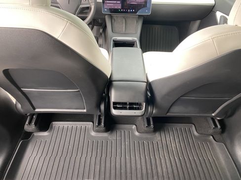 Used 2021 Tesla Model Y Long Range image 16