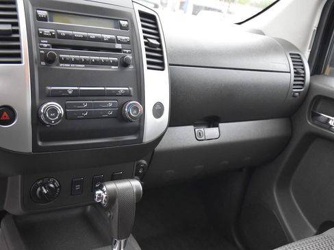 Used 2011 Nissan Frontier SV w/ SV Premium Utility Pkg AWD/4WD image 12