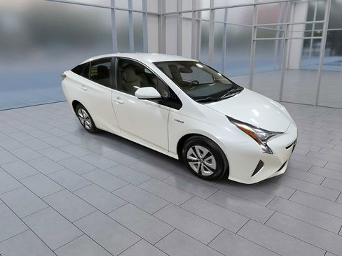 Certified 2016 Toyota Prius Four image 2