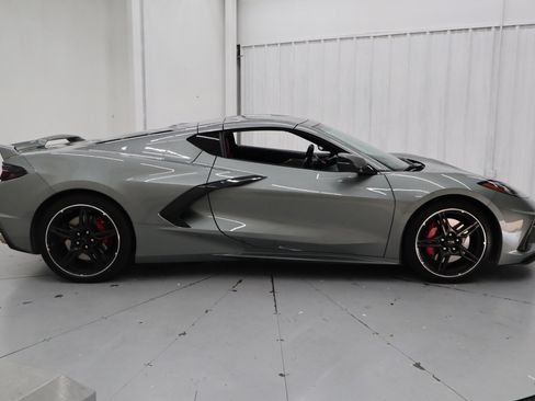 Used 2023 Chevrolet Corvette Stingray Preferred Cpe w/ Z51 Performance Package RWD image 2