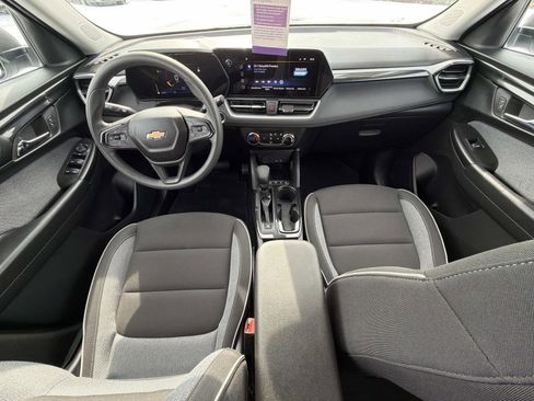 Certified 2025 Chevrolet TrailBlazer LS w/ LS Convenience Package image 2