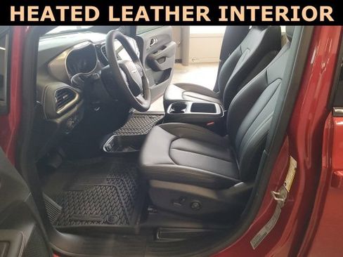 Used 2025 Chrysler Pacifica Select w/ Fav Edition Package FWD image 19