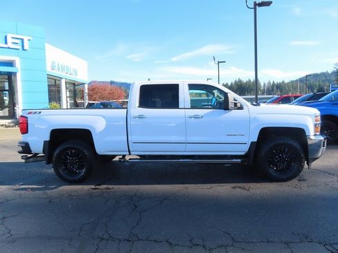 Used 2015 Chevrolet Silverado 3500 LTZ image 9