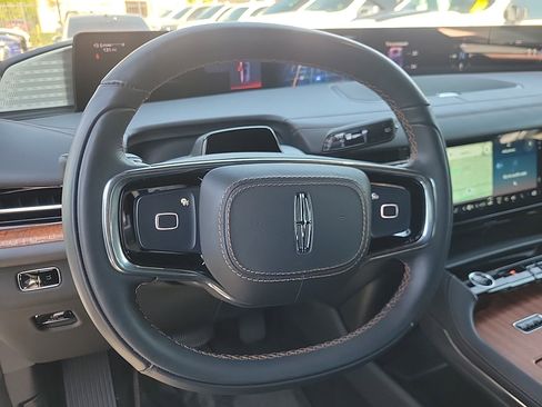 Used 2025 Lincoln Navigator Black Label image 33