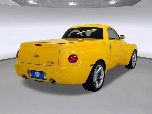 Used 2004 Chevrolet SSR w/ Preferred Equipment Group RWD image 9