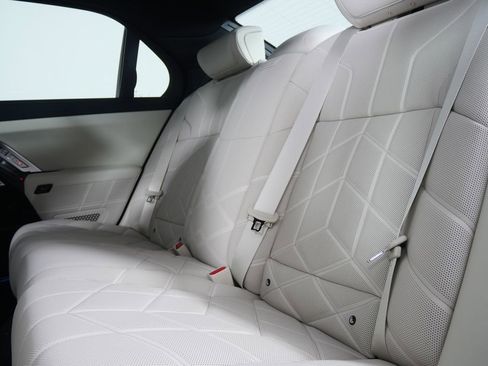 Used 2026 BMW i7 eDrive50 w/ Executive Package image 12