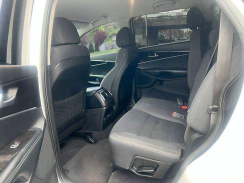 Used 2018 Kia Sorento LX image 29