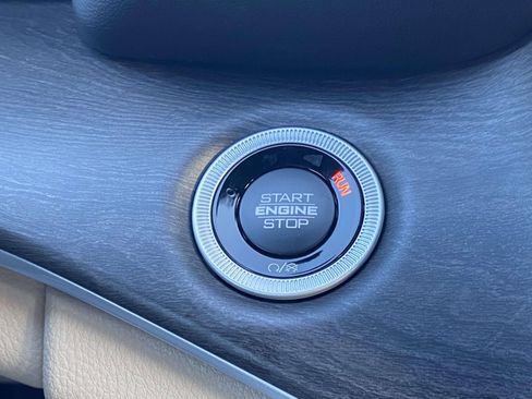 New 2025 Jeep Grand Cherokee Limited w/ Luxury Tech Group II image 25