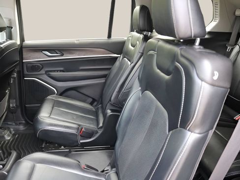 Used 2022 Jeep Grand Cherokee L Limited w/ Luxury Tech Group II RWD image 16