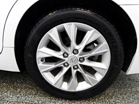 Used 2014 Lexus ES 300h w/ Luxury Package w/Bamboo Trim FWD image 21