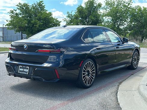 New 2026 BMW 740i w/ Premium Package RWD image 8