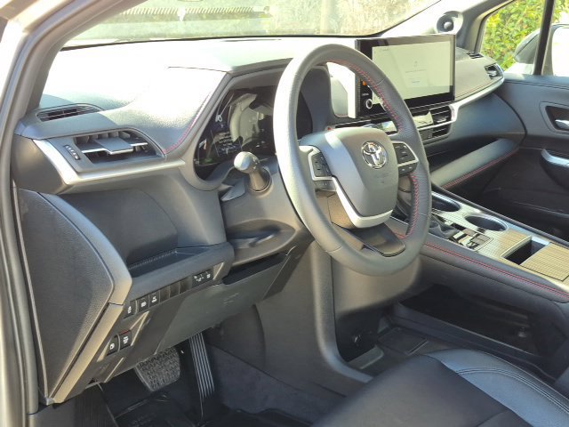 Used 2026 Toyota Sienna XSE FWD image 9