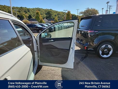 Certified 2023 Volkswagen Taos SE image 28