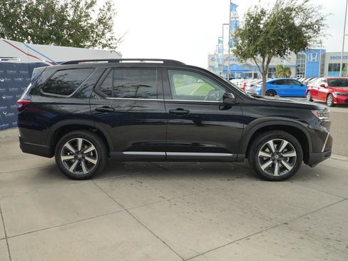 New 2025 Honda Pilot Touring image 4