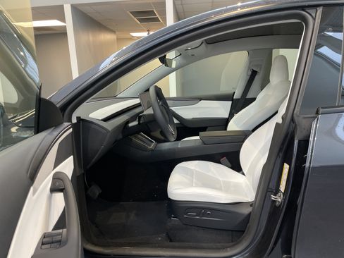Used 2026 Tesla Model Y AWD image 16
