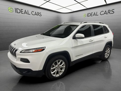 Used 2017 Jeep Cherokee Latitude w/ Comfort & Sound Group FWD image 1