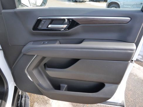 Used 2025 Chevrolet Tahoe LT image 13