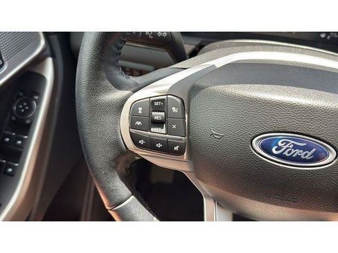 Used 2023 Ford Explorer Limited AWD/4WD image 29